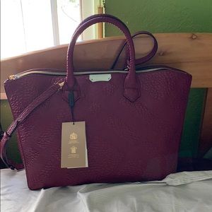 Burberry Bags - NWT BURBERRY GRAINY CHECK LEATHER DEWSBURY TOTE Burberry Bags - NWT BURBERRY GRAINY CHECK LEATHER DEWSBURY TOTE